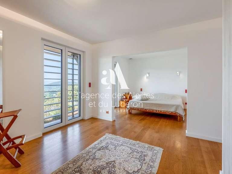 Maison Saint-Saturnin-lès-Apt - 3 chambres - 10188m²