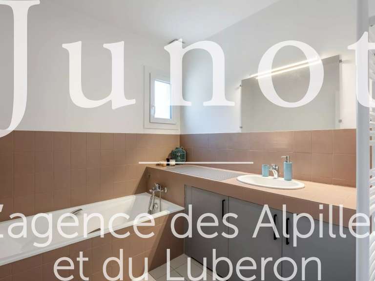 Maison Saint-Saturnin-lès-Apt - 3 chambres - 188m²