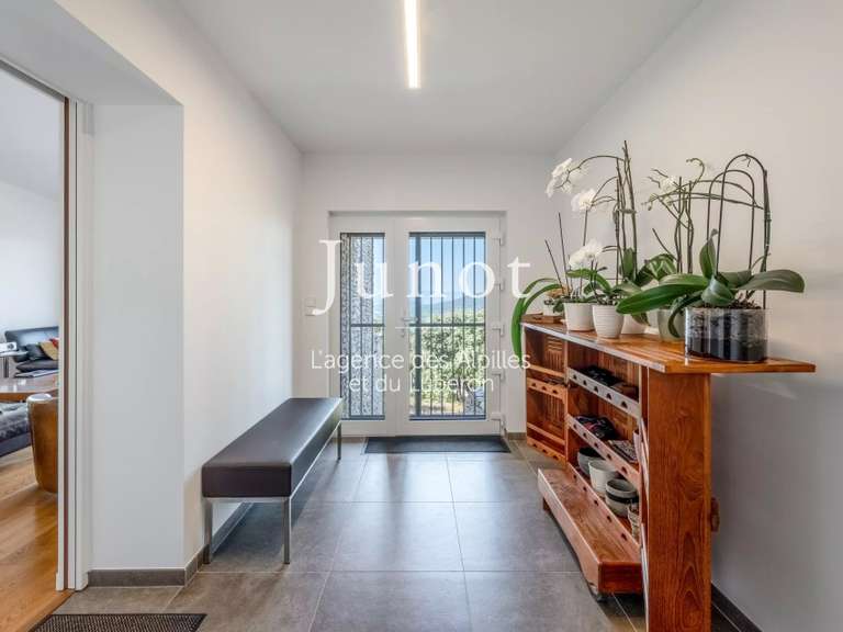 Maison Saint-Saturnin-lès-Apt - 3 chambres - 188m²