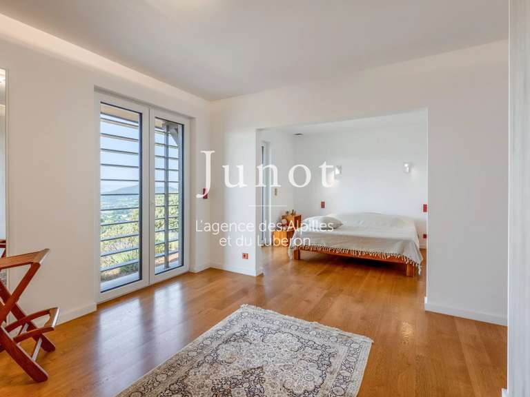 Maison Saint-Saturnin-lès-Apt - 3 chambres - 188m²