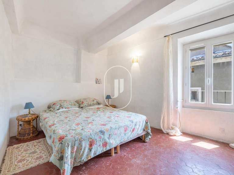 Maison Saint-Saturnin-lès-Apt - 5 chambres - 140m²