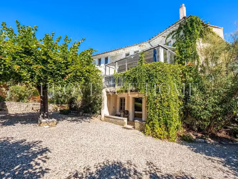 Maison Saint-Saturnin-lès-Apt - 5 chambres - 300m²