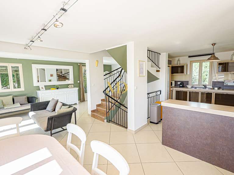 Maison Saint-Saturnin-lès-Apt - 4 chambres - 105m²