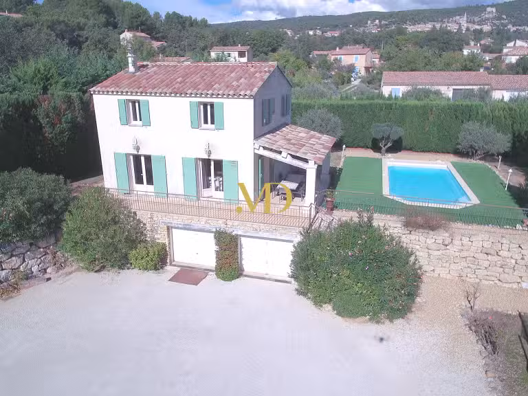 Maison Saint-Saturnin-lès-Apt - 4 chambres - 105m²