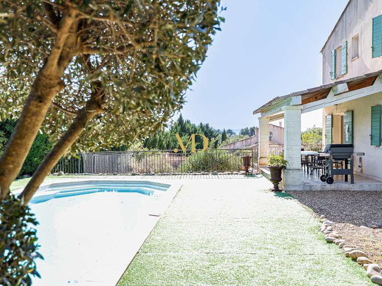 Maison Saint-Saturnin-lès-Apt - 4 chambres - 105m²