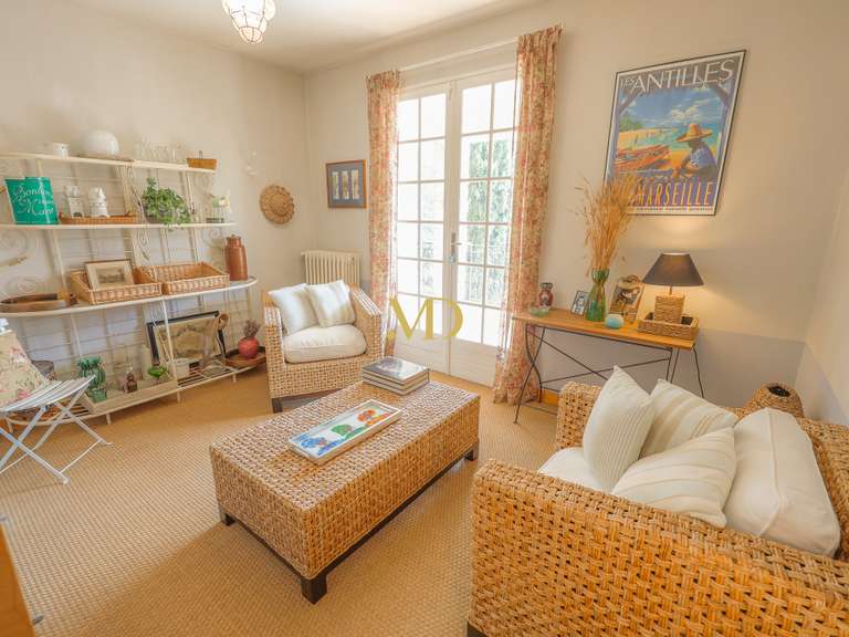 Maison Saint-Saturnin-lès-Apt - 4 chambres - 194m²