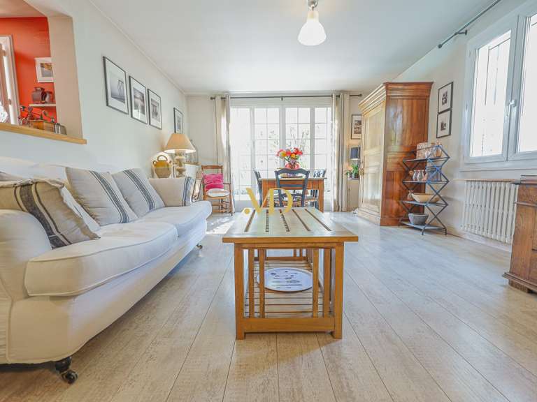 Maison Saint-Saturnin-lès-Apt - 4 chambres - 194m²
