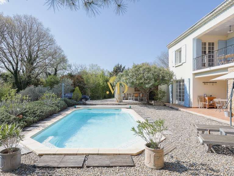 Maison Saint-Saturnin-lès-Apt - 4 chambres - 194m²