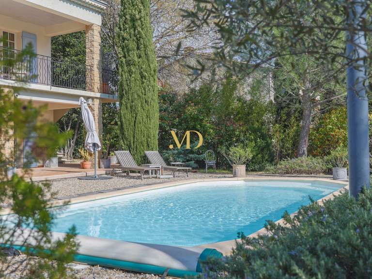 Maison Saint-Saturnin-lès-Apt - 4 chambres - 194m²