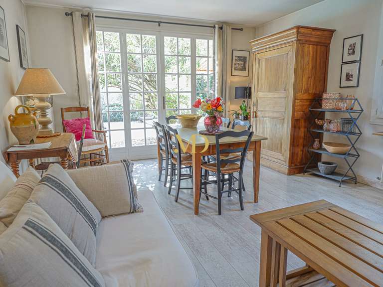 Maison Saint-Saturnin-lès-Apt - 4 chambres - 194m²