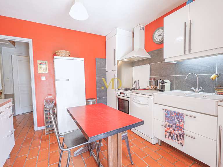 Maison Saint-Saturnin-lès-Apt - 4 chambres - 194m²
