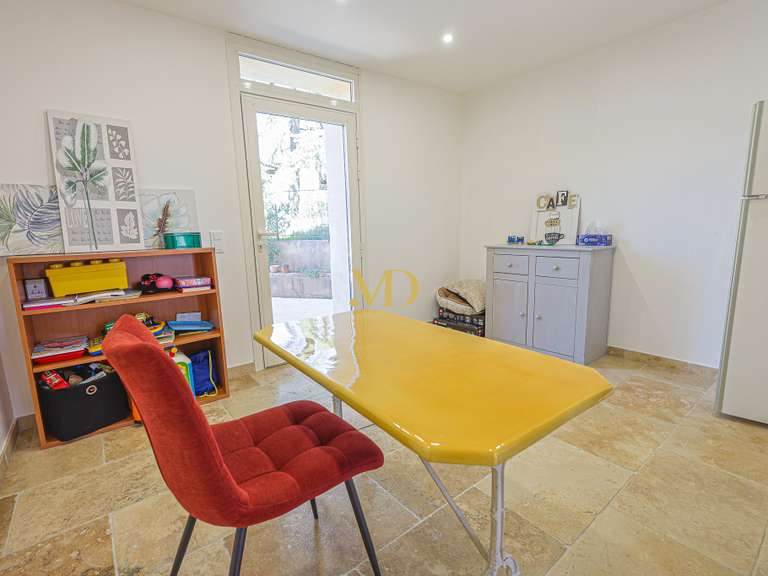 Maison Saint-Saturnin-lès-Apt - 4 chambres - 183m²