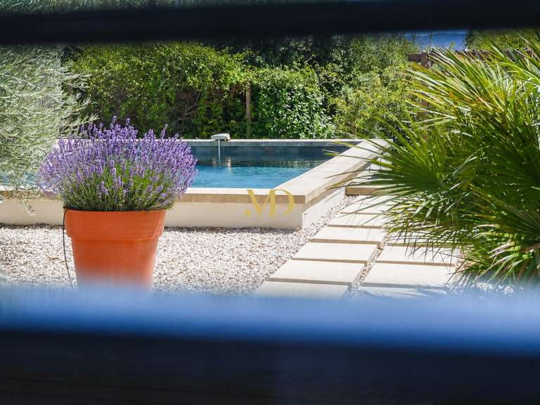 Maison Saint-Saturnin-lès-Apt - 3 chambres - 98m²