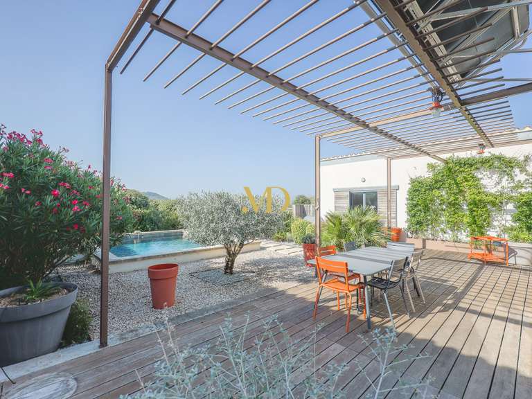 Maison Saint-Saturnin-lès-Apt - 3 chambres - 98m²