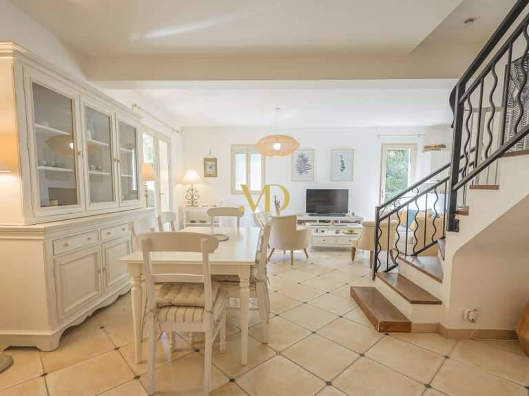 Maison Saint-Saturnin-lès-Apt - 4 chambres - 140m²