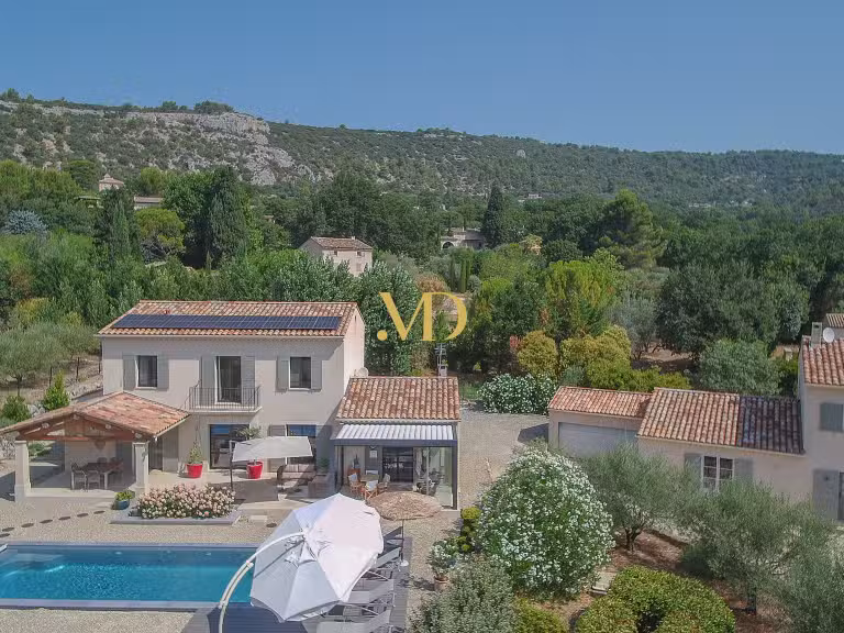 Maison Saint-Saturnin-lès-Apt - 4 chambres - 310m²