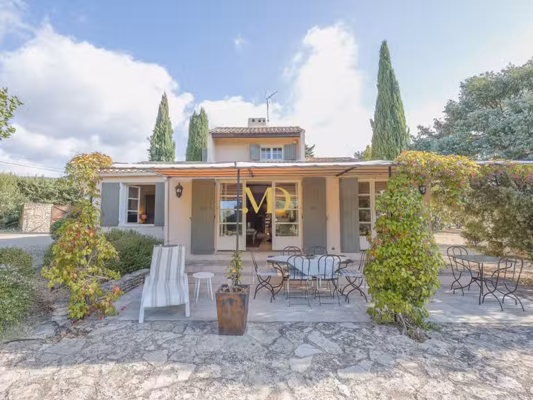 Maison Saint-Saturnin-lès-Apt - 3 chambres - 105m²