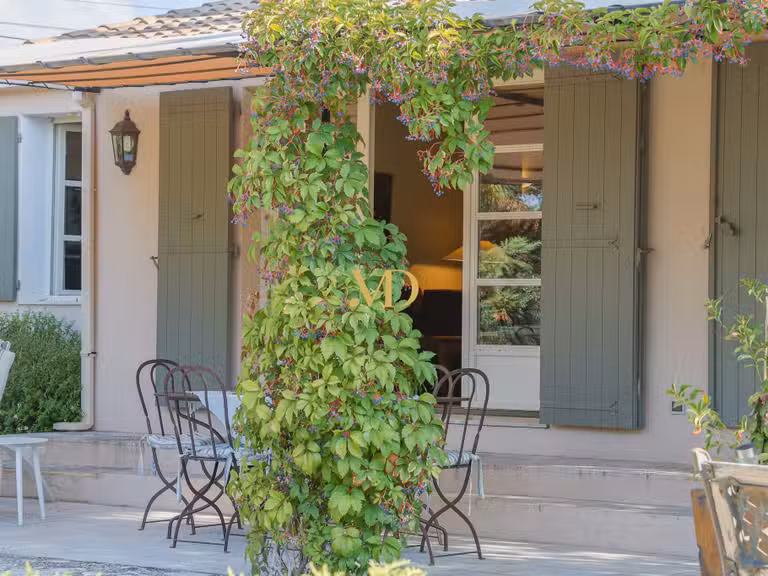 Maison Saint-Saturnin-lès-Apt - 3 chambres - 105m²