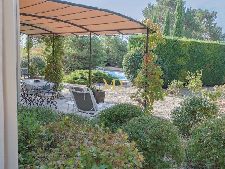 Maison Saint-Saturnin-lès-Apt - 3 chambres - 105m²