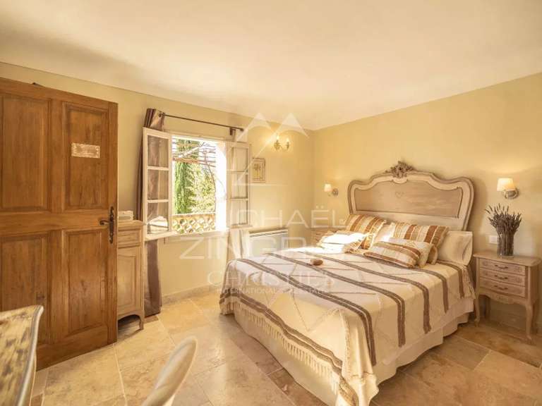 Maison Saint-Saturnin-lès-Apt - 8 chambres - 521m²
