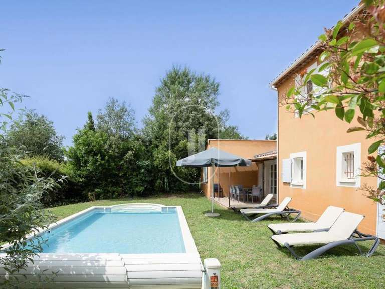 Villa Saint-Saturnin-lès-Apt - 4 bedrooms - 157m²
