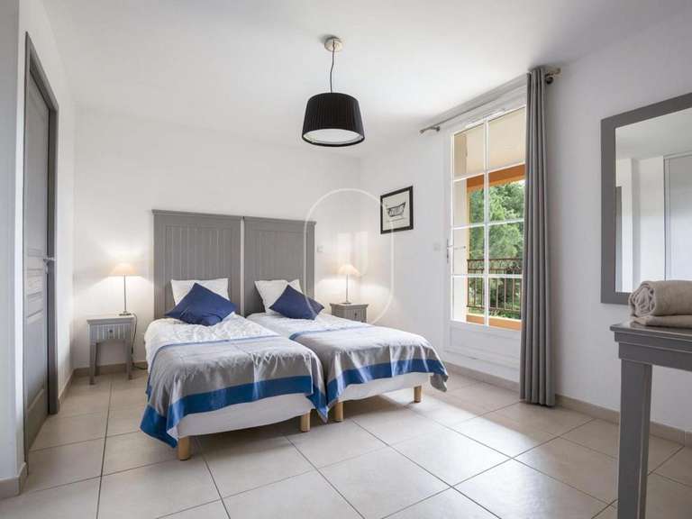 Villa Saint-Saturnin-lès-Apt - 4 bedrooms - 157m²