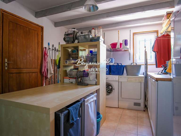 Villa Saint-Saturnin-lès-Apt - 3 bedrooms - 161m²