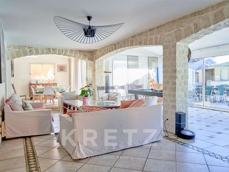 Maison Saint-Saturnin-lès-Avignon - 6 chambres - 450m²