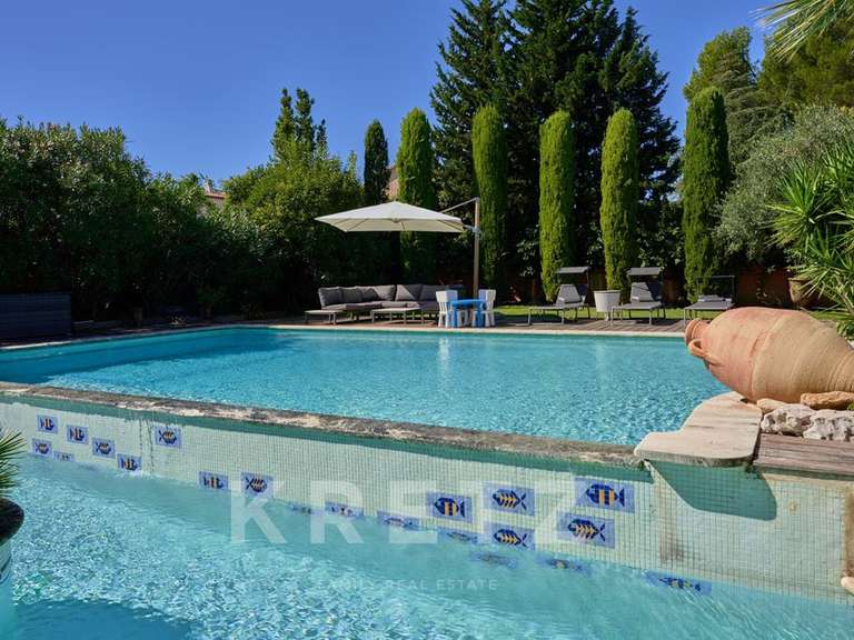 Maison Saint-Saturnin-lès-Avignon - 6 chambres - 399m²