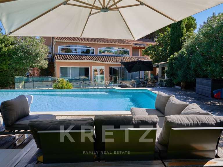 Maison Saint-Saturnin-lès-Avignon - 6 chambres - 450m²