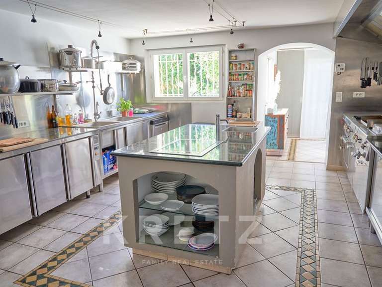 Maison Saint-Saturnin-lès-Avignon - 6 chambres - 450m²