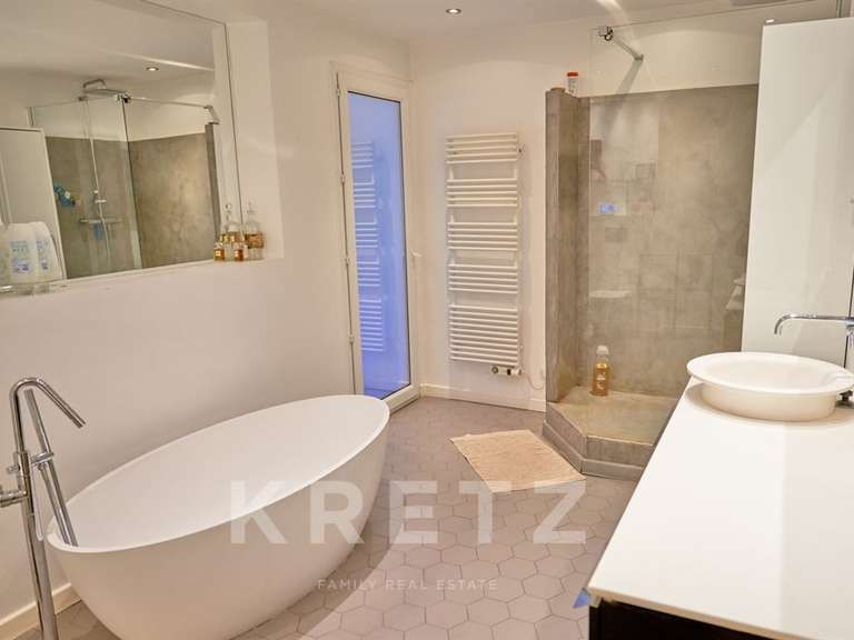 Maison Saint-Saturnin-lès-Avignon - 6 chambres - 399m²