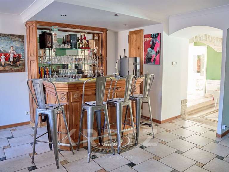 Maison Saint-Saturnin-lès-Avignon - 6 chambres - 450m²