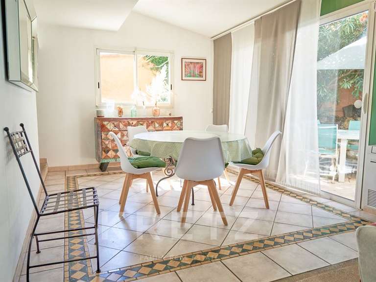 Maison Saint-Saturnin-lès-Avignon - 6 chambres - 399m²