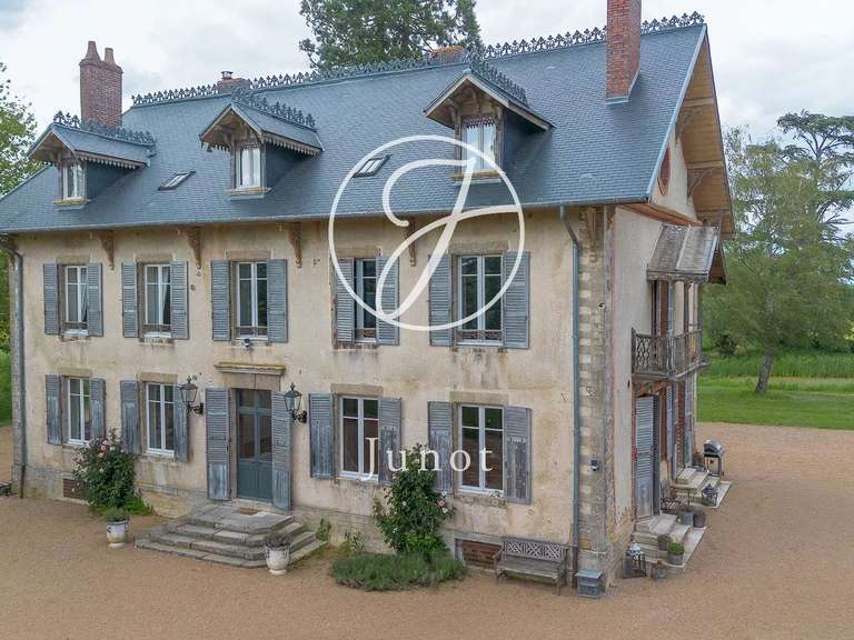 Manor Saint-Saulge - 9 bedrooms - 486m²