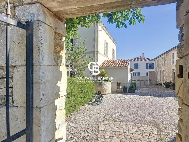 Maison Saint-Sauveur-d'Aunis - 11 chambres - 474m²