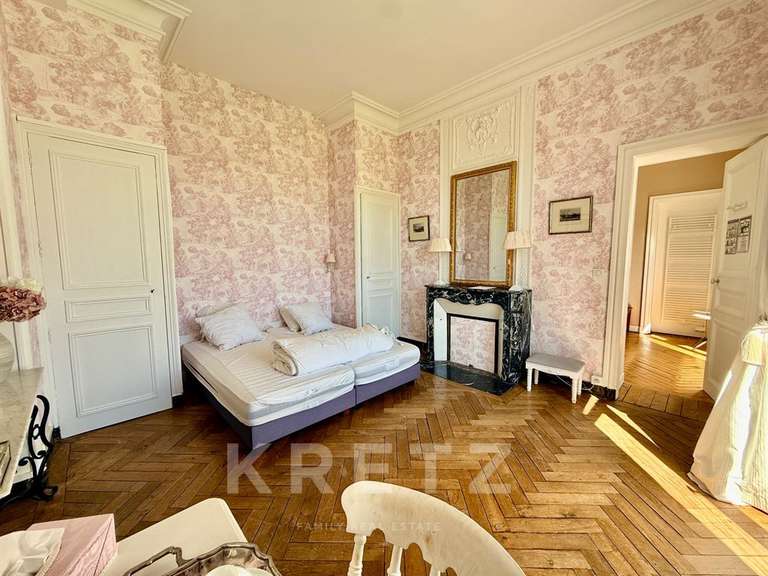 Château Saint-Sauveur-Villages - 13 chambres - 911m²