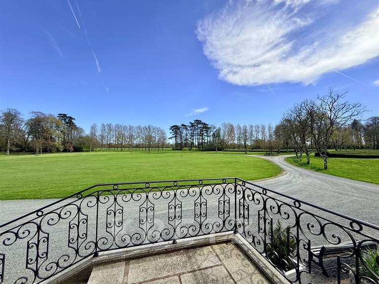 Château Saint-Sauveur-Villages - 13 chambres - 911m²