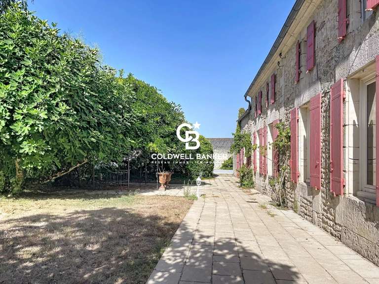 Propriété Saint-Savinien - 6 chambres - 620m²