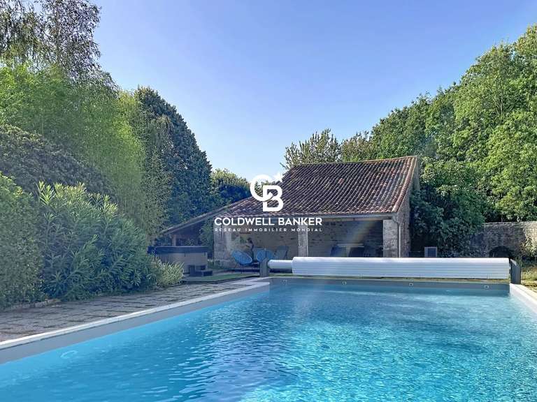Propriété Saint-Savinien - 6 chambres - 620m²