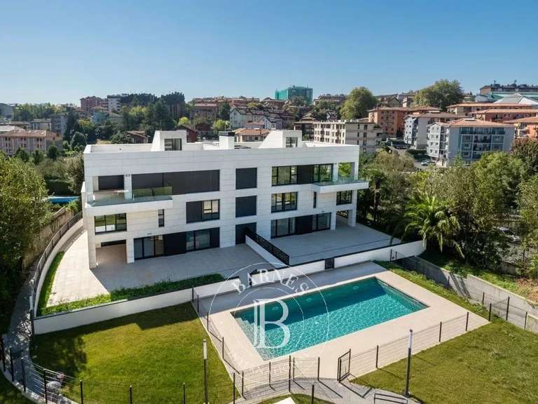 Appartement Saint-Sébastien - 4 chambres - 232m²