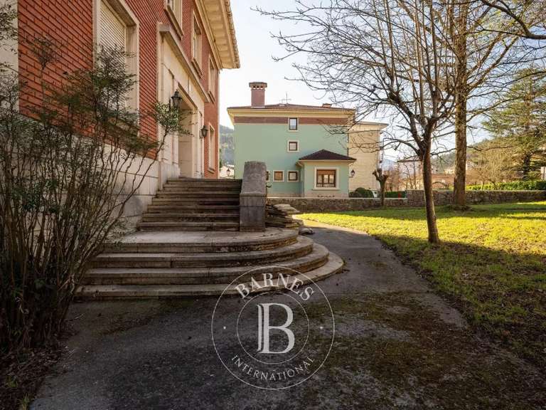 Maison Saint-Sébastien - 7 chambres - 1720m²