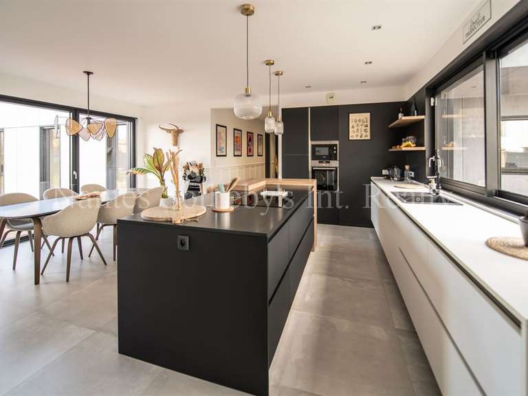 House Saint-Sébastien-sur-Loire - 5 bedrooms - 216m²