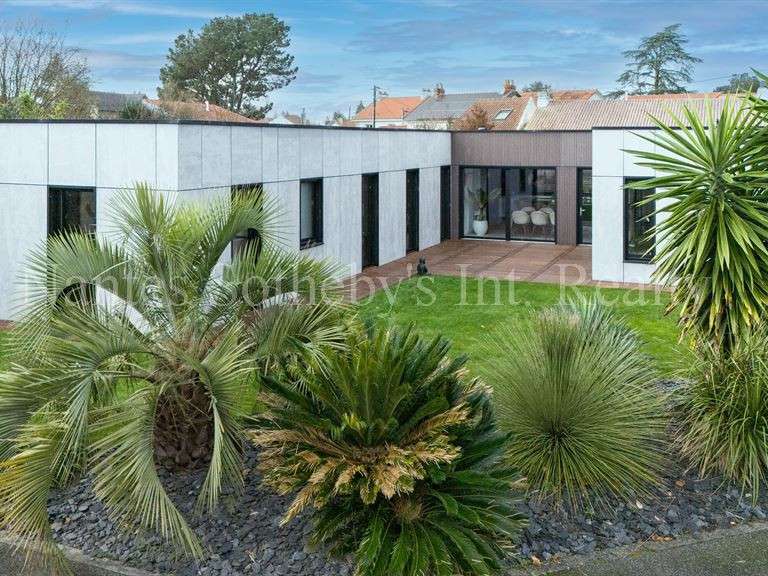 House Saint-Sébastien-sur-Loire - 5 bedrooms - 216m²