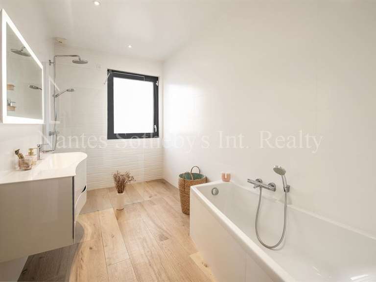 House Saint-Sébastien-sur-Loire - 5 bedrooms - 216m²