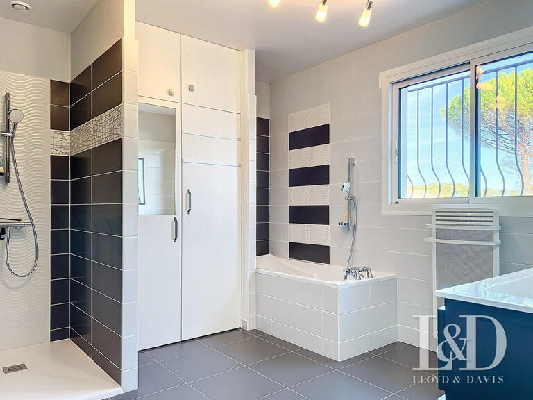 Maison Saint-Sulpice-de-Royan - 4 chambres - 252m²