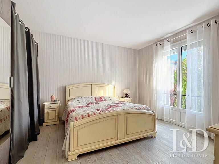 Maison Saint-Sulpice-de-Royan - 4 chambres - 252m²