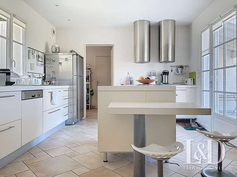 Maison Saint-Sulpice-de-Royan - 3 chambres - 203m²