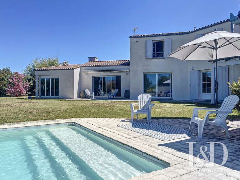 Maison Saint-Sulpice-de-Royan - 3 chambres - 203m²