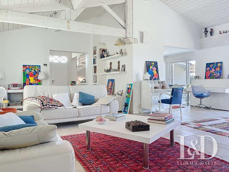 Maison Saint-Sulpice-de-Royan - 3 chambres - 203m²